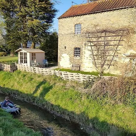 Secret Cottage In The Garden Welton  Exterior photo