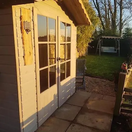 Secret Cottage In The Garden Welton  Exterior photo