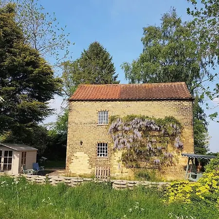 Secret Cottage In The Garden Welton  Exterior photo